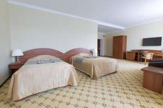 Отель Medeu Костанай Улучшенный двухместный номер с 2 отдельными кроватями-1